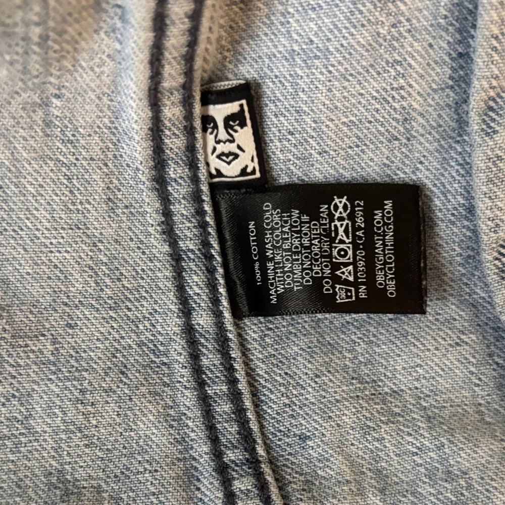 Obey Worldwide Jean Jacket Light Blue Denim Fist Earth Shatter Graphic Black XL - Picture 10 of 16